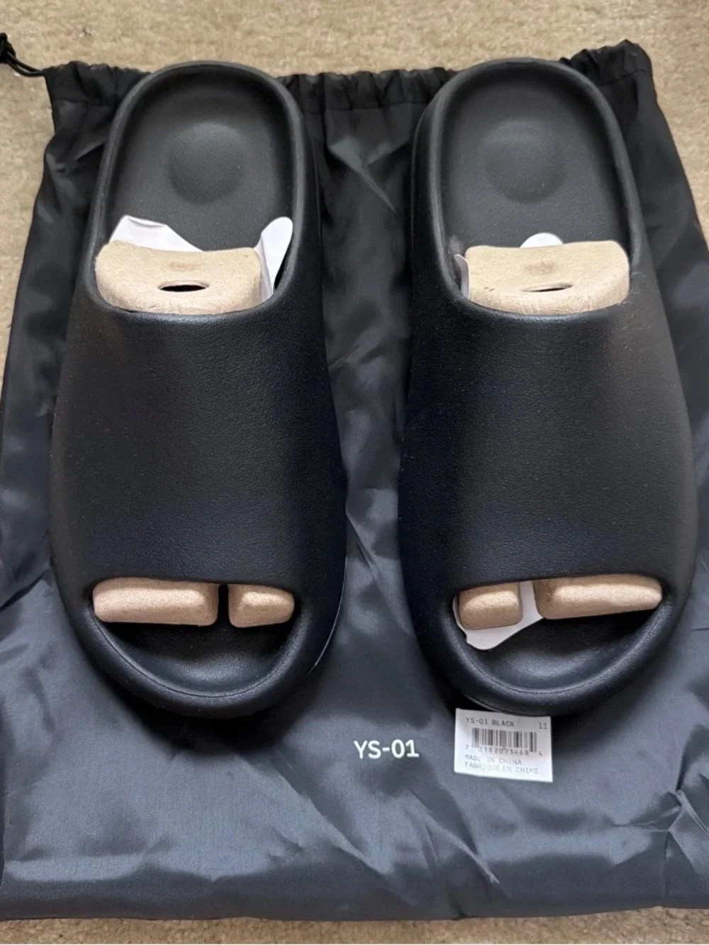 YZY YS - 01 Black Slides Men’s Size 6 NEW